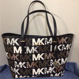 **SOLD** Michael Kors Jet set medium logo tote
